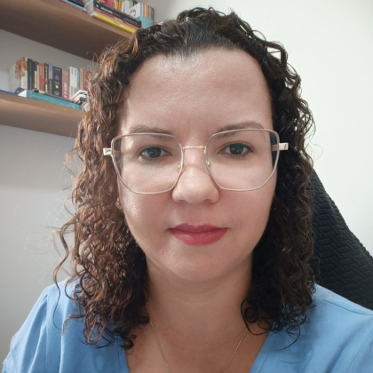 Luciane Alves de Oliveira